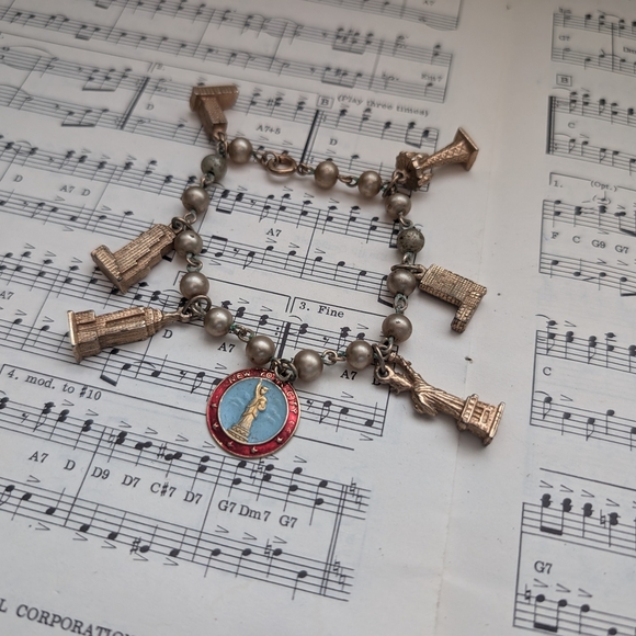 Vintage New York Charm Bracelet - Picture 2 of 10